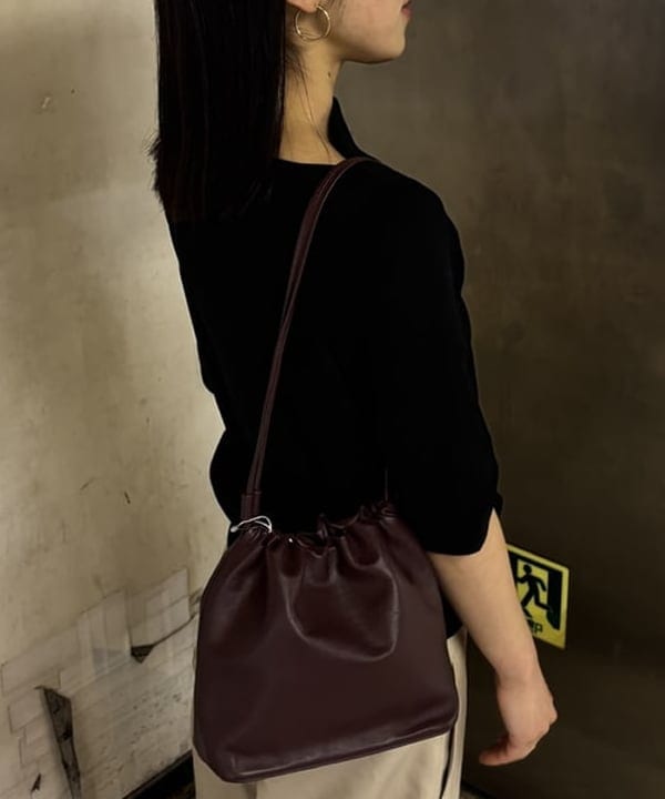 野村 美紅さんの「BEAMS WOMEN｜シンプル ボートネックニット .M」を使ったコーディネート