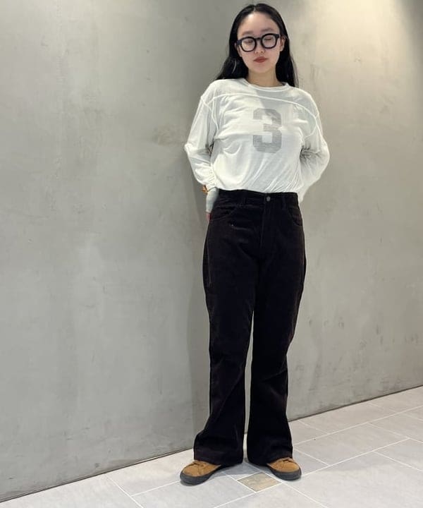 髙田 ユウさんの「BEAMS WOMEN｜コード フレア パンツ」を使ったコーディネート