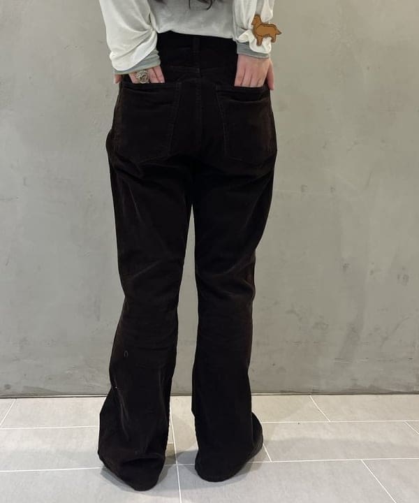 髙田 ユウさんの「BEAMS WOMEN｜コード フレア パンツ」を使ったコーディネート