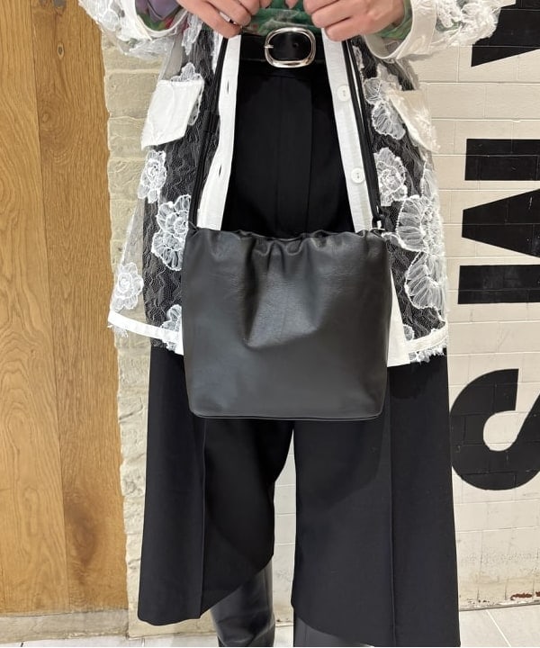 CHIHIROさんの「BEAMS WOMEN｜BAUM UND PFERDGARTEN / フラワーレース シャツ」を使ったコーディネート