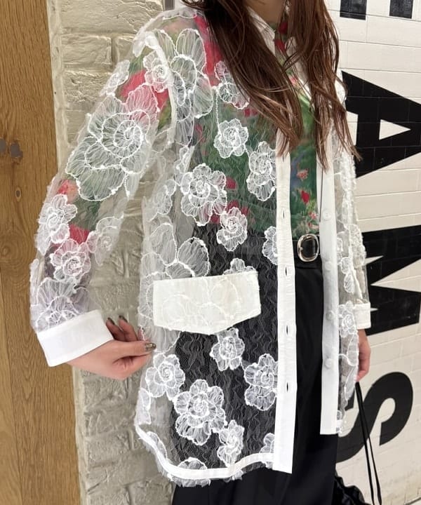 CHIHIROさんの「BEAMS WOMEN｜BAUM UND PFERDGARTEN / フラワーレース シャツ」を使ったコーディネート