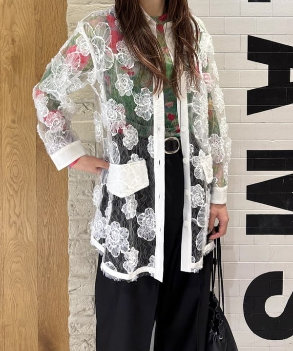 CHIHIROさんの「BEAMS WOMEN｜BAUM UND PFERDGARTEN / フラワーレース シャツ」を使ったコーディネート