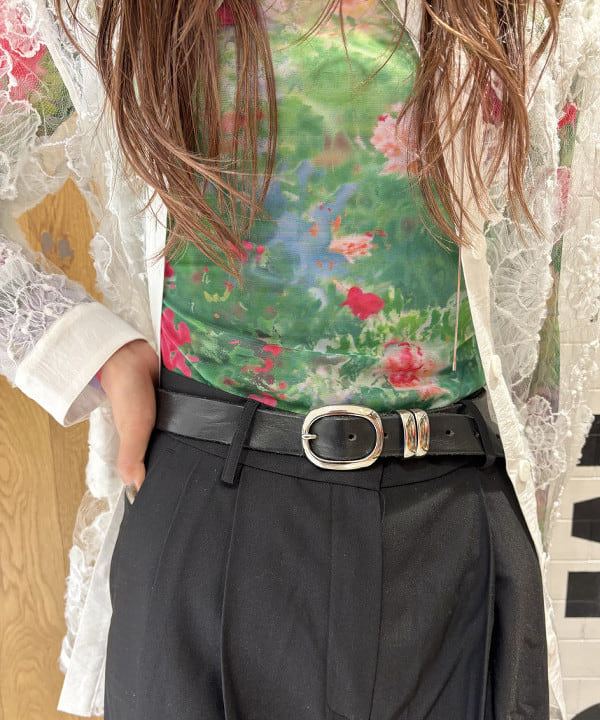 CHIHIROさんの「BEAMS WOMEN｜BAUM UND PFERDGARTEN / フラワーレース シャツ」を使ったコーディネート