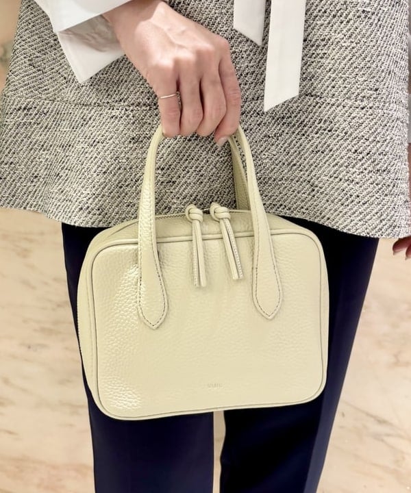 AONO SHIKAMAさんの「BEAMS WOMEN｜コットン リボンタイ シャツ」を使ったコーディネート