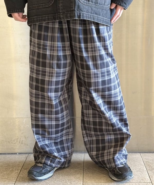 うえきんぐさんの「チェック ワイド イージーパンツ【ワイドストレートフィット】」を使ったコーディネート