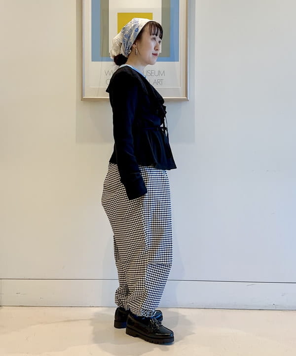 イシイ サオリさんの「BEAMS WOMEN｜2WAY フラワー バンダナ」を使ったコーディネート