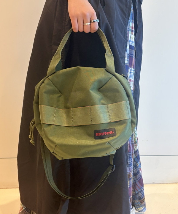 ナガオカ サキさんの「BEAMS WOMEN｜ナイロン フィッシング ベスト アレンジ ワンピース」を使ったコーディネート