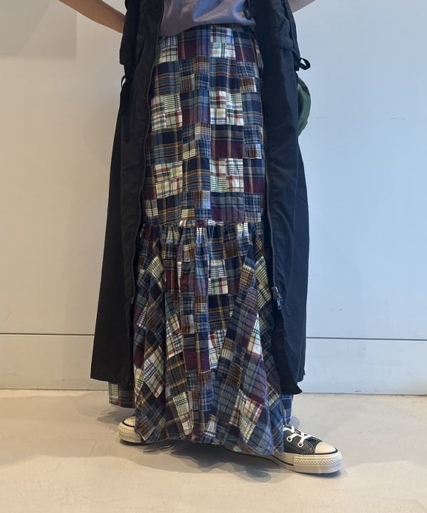 ナガオカ サキさんの「BEAMS WOMEN｜ナイロン フィッシング ベスト アレンジ ワンピース」を使ったコーディネート