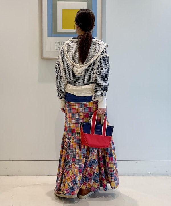 イシイ サオリさんの「BEAMS WOMEN｜ビッグ メッシュ フーディー」を使ったコーディネート