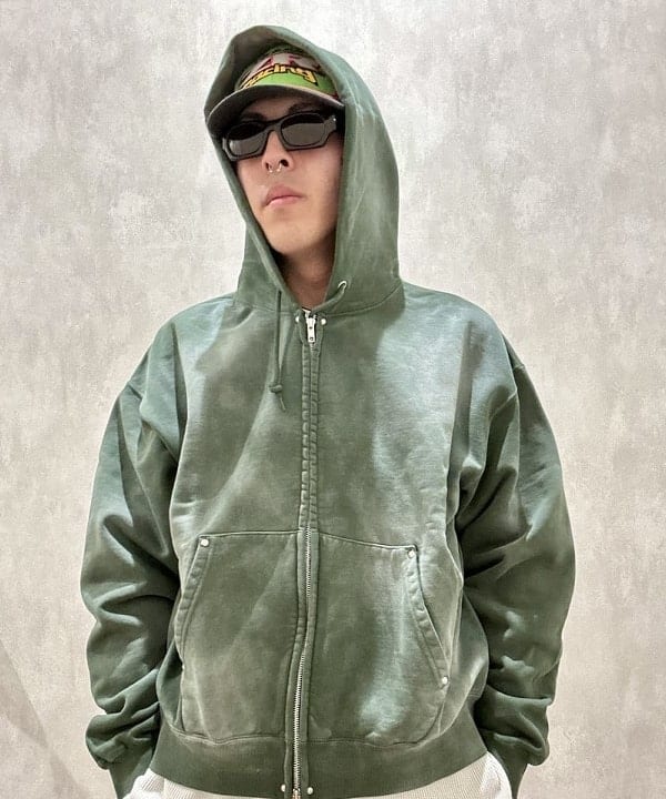 大野 拓海さんの「BEAMS WOMEN｜フェード リベット フルジップアップ フーディ 【ワイドショートフィット】」を使ったコーディネート