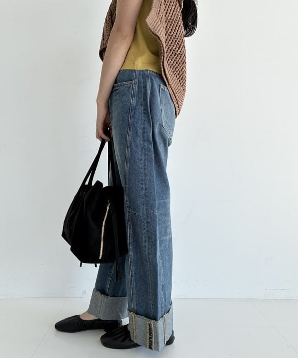 中丸　栞さんの「BEAMS WOMEN｜B SIDES / RELAXED CUFFED LASSO デニムパンツ JANE WASH」を使ったコーディネート