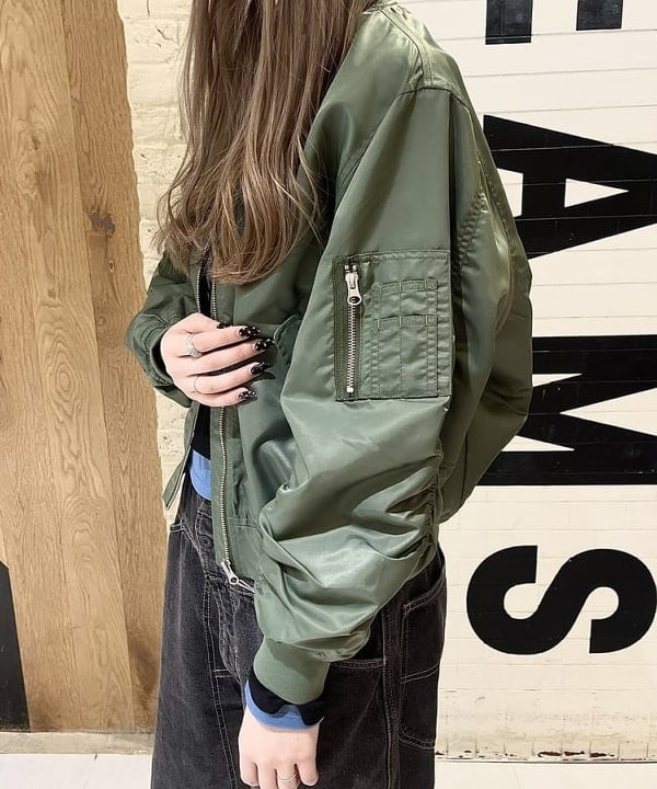 江口 息吹さんの「BEAMS WOMEN｜シアー センター シーム Tシャツ」を使ったコーディネート