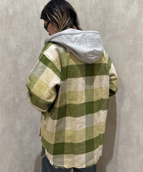 Ryohei Takataさんの「BEAMS WOMEN｜フード チェック ネルシャツ」を使ったコーディネート