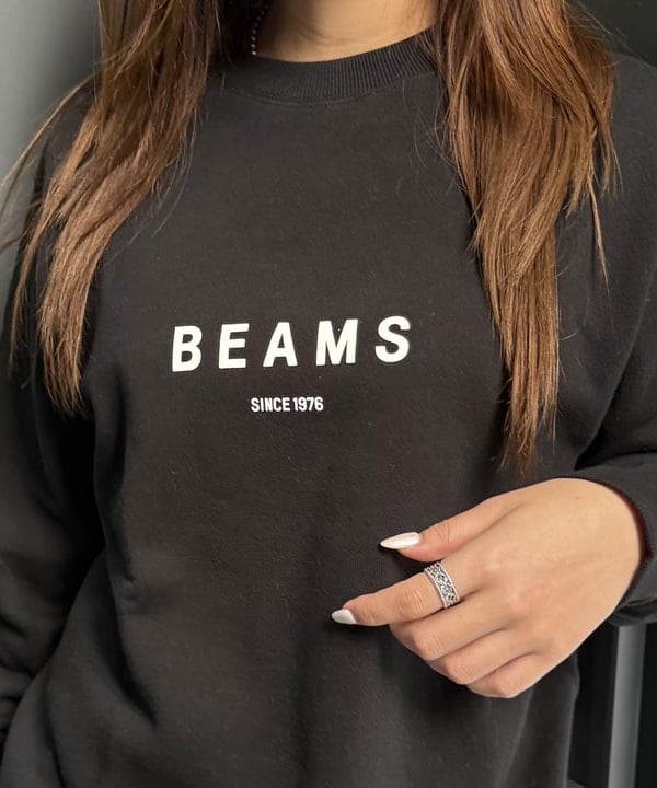 松本 佳菜子さんの「BEAMS WOMEN｜BEAMS クルーネック スウェット」を使ったコーディネート