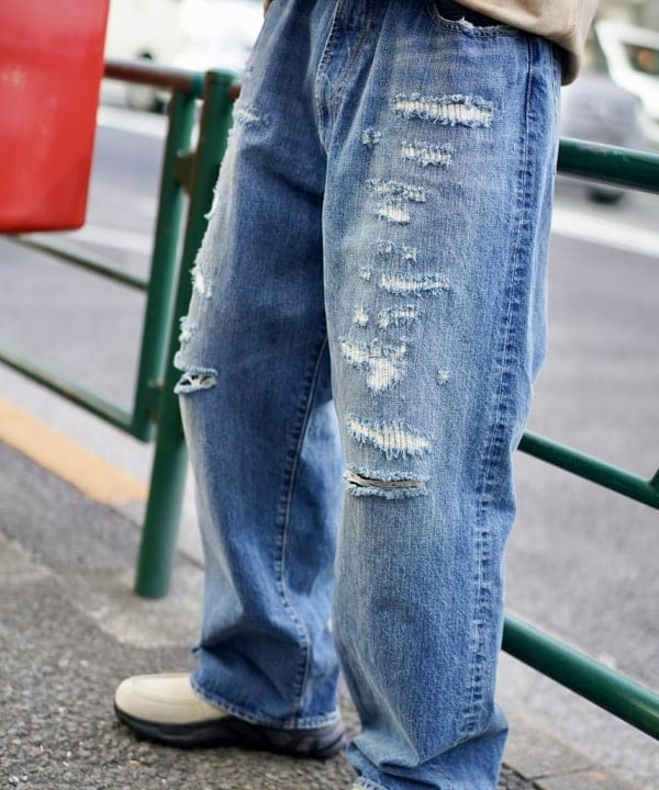 Kellyさんの「BEAMS WOMEN｜フェード ダメージ デニムパンツ 【ワイドストレートフィット】」を使ったコーディネート