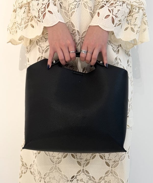 松本 佳菜子さんの「BEAMS WOMEN｜レース ベルカフス ロングスリーブ ワンピース」を使ったコーディネート