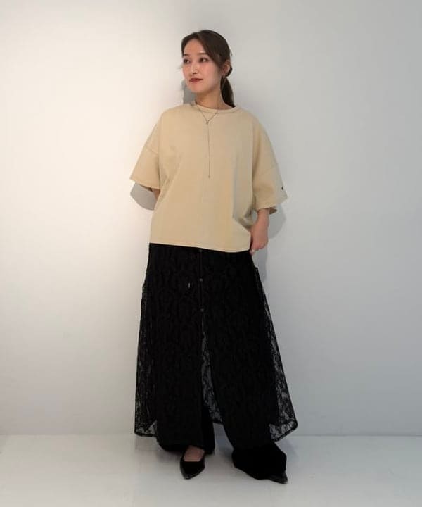 松本 佳菜子さんの「BEAMS WOMEN｜ベロア ワイド スウェット パンツ」を使ったコーディネート