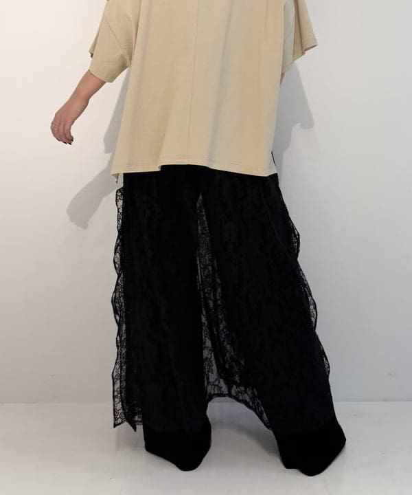 松本 佳菜子さんの「BEAMS WOMEN｜ベロア ワイド スウェット パンツ」を使ったコーディネート