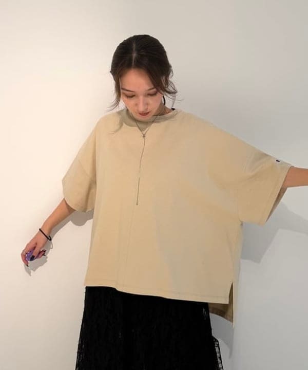 松本 佳菜子さんの「BEAMS WOMEN｜ベロア ワイド スウェット パンツ」を使ったコーディネート