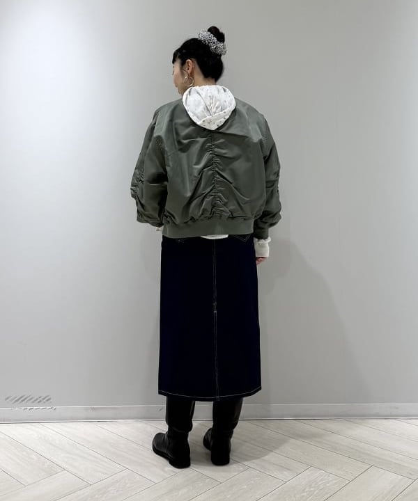 庭野 優紀さんの「BEAMS WOMEN｜ギャザー アーム MA-1」を使ったコーディネート