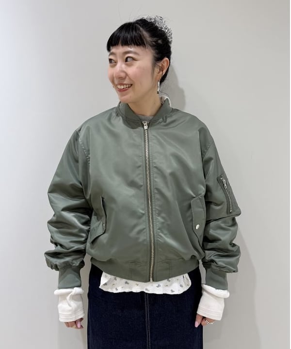 庭野 優紀さんの「BEAMS WOMEN｜ギャザー アーム MA-1」を使ったコーディネート