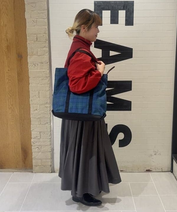 大石彩可さんの「BEAMS WOMEN｜【別注】GREGORY / VINTAGE SIMPLE TOTE CHECK」を使ったコーディネート