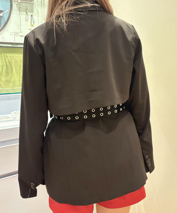 オカベ　アヤカさんの「BEAMS WOMEN｜ヨークレイヤード 2ボタン ジャケット」を使ったコーディネート