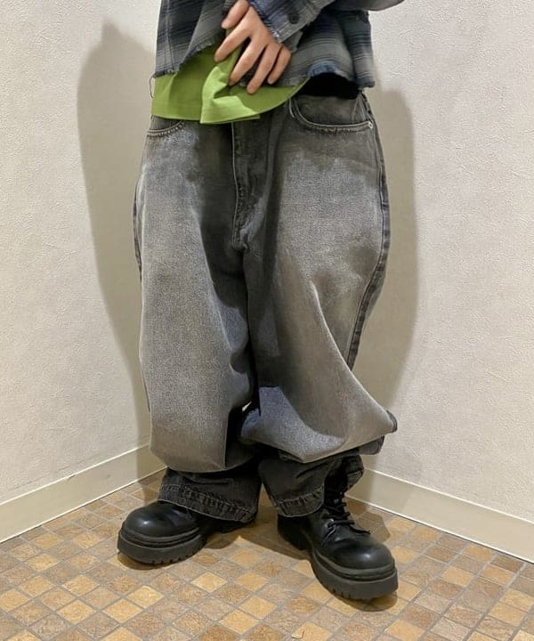 はるひむさんの「BEAMS WOMEN｜ワイドストレート バルーン デニムパンツ」を使ったコーディネート