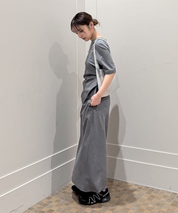 松本 佳菜子さんの「BEAMS WOMEN｜HEY! Mrs ROSE / メタル & チェーン バッグ」を使ったコーディネート