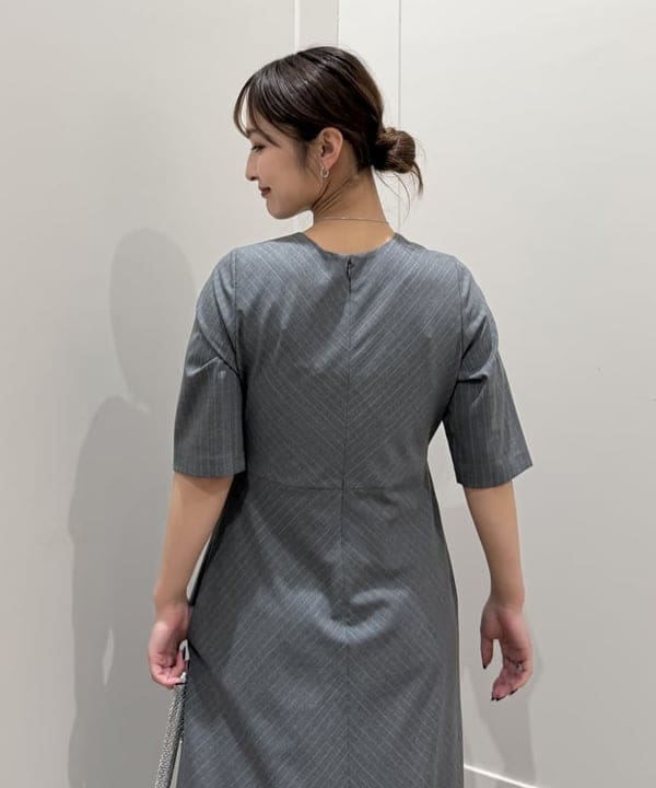 松本 佳菜子さんの「BEAMS WOMEN｜HEY! Mrs ROSE / メタル & チェーン バッグ」を使ったコーディネート