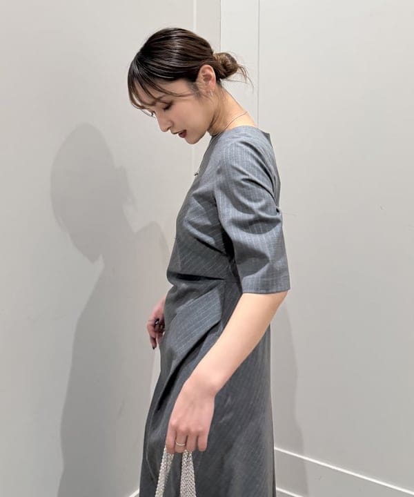 松本 佳菜子さんの「BEAMS WOMEN｜HEY! Mrs ROSE / メタル & チェーン バッグ」を使ったコーディネート