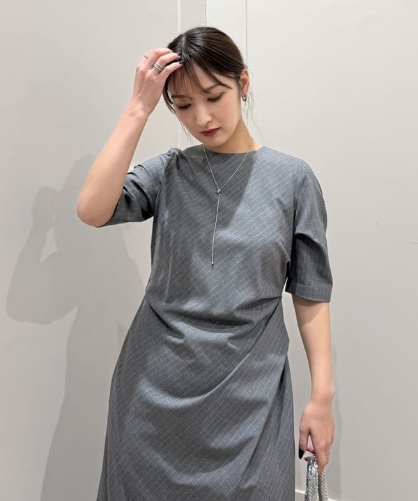 松本 佳菜子さんの「BEAMS WOMEN｜HEY! Mrs ROSE / メタル & チェーン バッグ」を使ったコーディネート