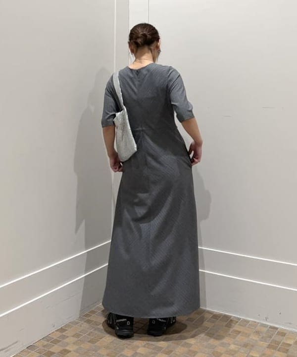 松本 佳菜子さんの「BEAMS WOMEN｜HEY! Mrs ROSE / メタル & チェーン バッグ」を使ったコーディネート