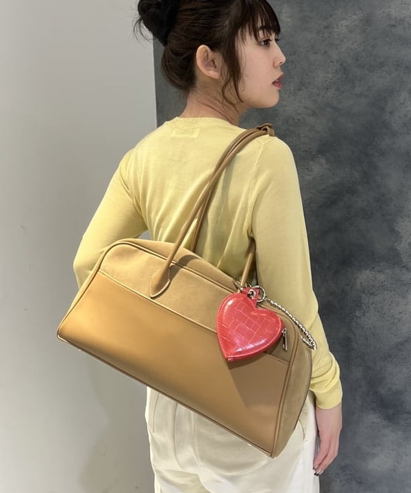 星野 真依さんの「BEAMS WOMEN｜14ゲージ ショート丈 クルーネック カーディガン」を使ったコーディネート