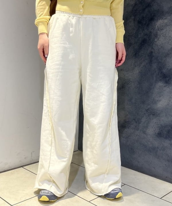 星野 真依さんの「BEAMS WOMEN｜14ゲージ ショート丈 クルーネック カーディガン」を使ったコーディネート