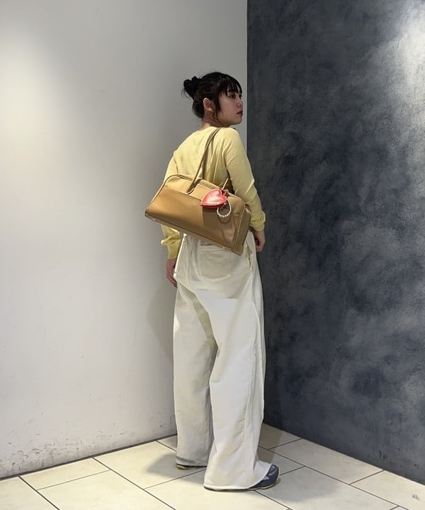 星野 真依さんの「BEAMS WOMEN｜14ゲージ ショート丈 クルーネック カーディガン」を使ったコーディネート