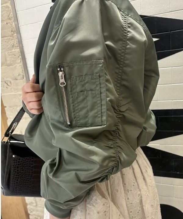 大石彩可さんの「BEAMS WOMEN｜ギャザー アーム MA-1」を使ったコーディネート