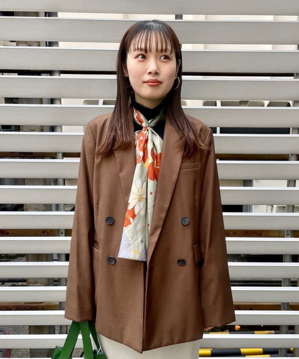 カタヤマ アヤさんの「BEAMS WOMEN｜4ボタン ダブル テーラード ジャケット」を使ったコーディネート