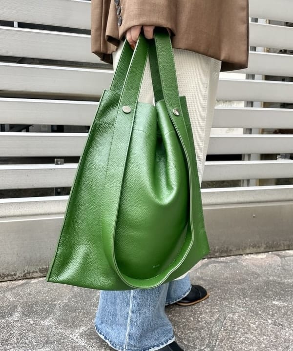 カタヤマ アヤさんの「BEAMS WOMEN｜4ボタン ダブル テーラード ジャケット」を使ったコーディネート