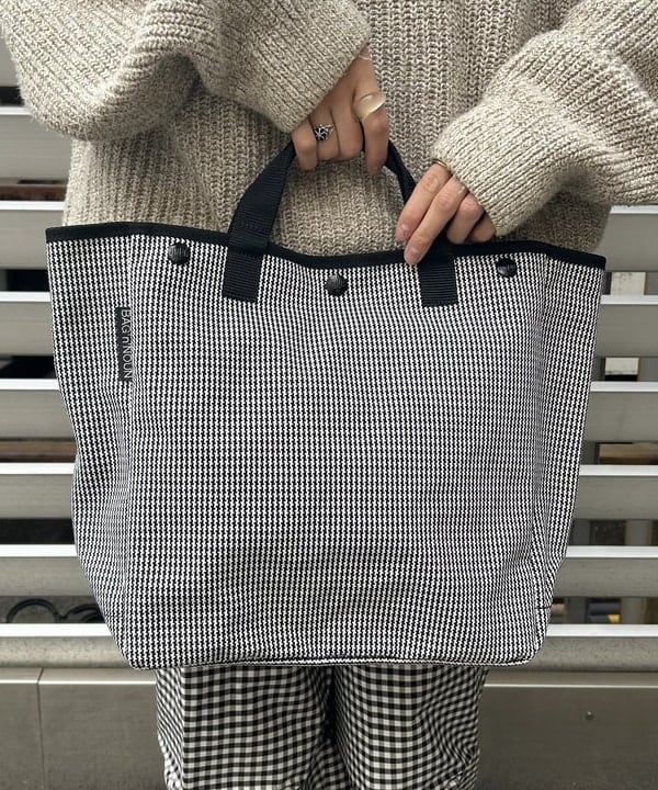 MATSUMOTO AMIさんの「BEAMS WOMEN｜【別注】 WAREHOUSE & CO. / ステンシル13 前V スウェット」を使ったコーディネート