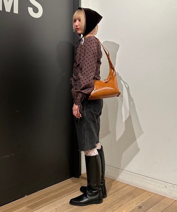 佐藤 亜美さんの「BEAMS WOMEN｜ドット センター ギャザー ブラウス」を使ったコーディネート