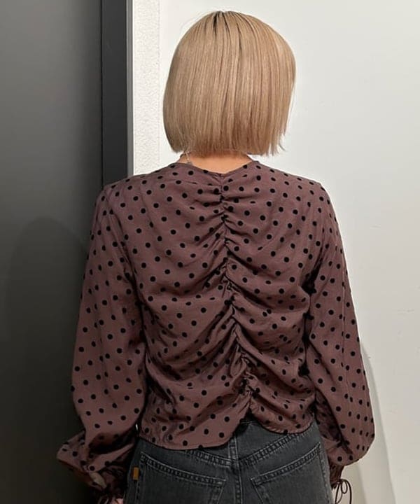 佐藤 亜美さんの「BEAMS WOMEN｜ドット センター ギャザー ブラウス」を使ったコーディネート