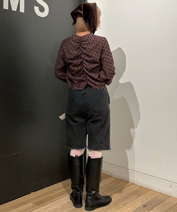 佐藤 亜美さんの「BEAMS WOMEN｜ドット センター ギャザー ブラウス」を使ったコーディネート