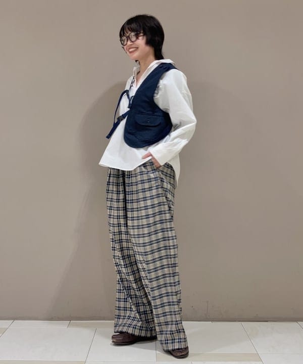 みやさかさんの「BEAMS WOMEN｜【別注】ENGINEERED GARMENTS / ワンショルダー ベスト」を使ったコーディネート