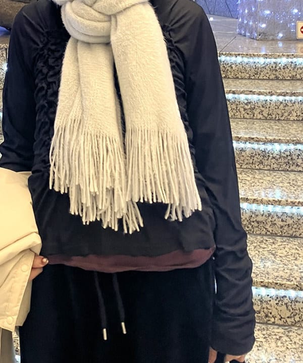 森本 理絵さんの「BEAMS WOMEN｜シャーリング ギャザー カーディガン」を使ったコーディネート