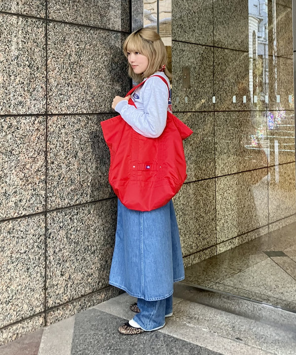 小原 もこさんの「BEAMS WOMEN｜【別注】GOOD ROCK SPEED / Ford スウェット」を使ったコーディネート