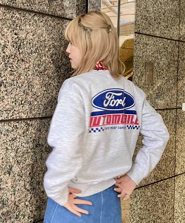 小原 もこさんの「BEAMS WOMEN｜【別注】GOOD ROCK SPEED / Ford スウェット」を使ったコーディネート