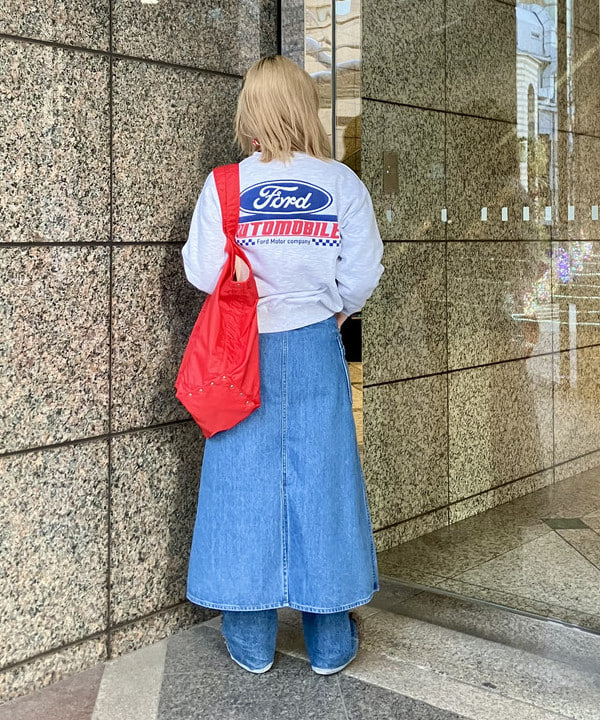 小原 もこさんの「BEAMS WOMEN｜【別注】GOOD ROCK SPEED / Ford スウェット」を使ったコーディネート