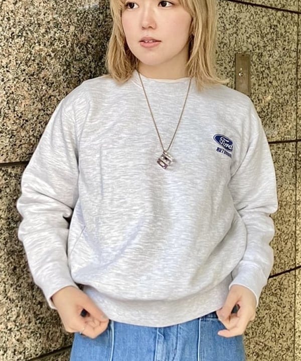 小原 もこさんの「BEAMS WOMEN｜【別注】GOOD ROCK SPEED / Ford スウェット」を使ったコーディネート