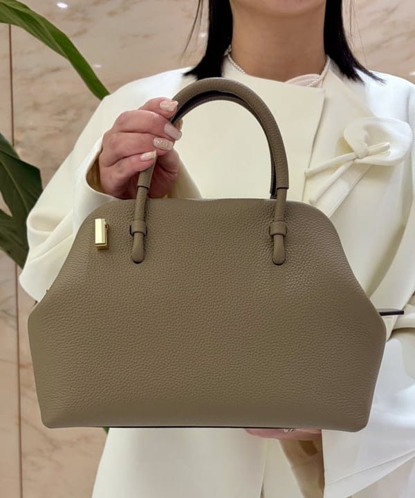 小笠原 楓さんの「BEAMS WOMEN｜カラー リリーハーフ コート＊」を使ったコーディネート